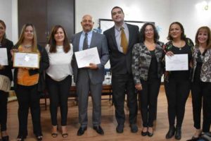 Estudiante del ISTEEC fue reconocida por la Legislatura