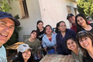 <strong><em>Hay equipo: estudiantes y docentes del IES del Atuel hacen bancos y refacciones edilicias en su institución</em></strong>