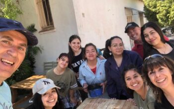 <strong><em>Hay equipo: estudiantes y docentes del IES del Atuel hacen bancos y refacciones edilicias en su institución</em></strong>