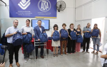 Educación Superior entregó 1.623 mochilas técnicas a estudiantes de Enfermería