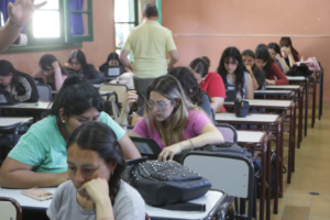 Estudiantes de nivel Superior podrán acceder a becas para formarse en carreras prioritarias