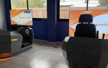 El IES 9-018 de Malargüe recibió simuladores para el manejo de maquinarias pesadas