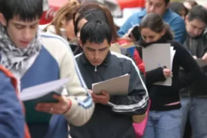 El secundario ya no alcanza: el terciario se impuso como llave para conseguir empleo en Argentina